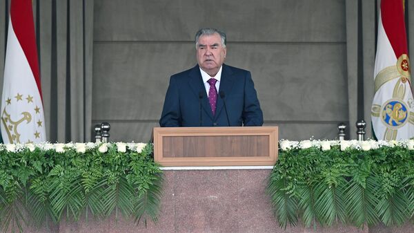 Эмомали Рахмон принял участие в военном параде в честь 30-летия создания Национальной гвардии Республики Таджикистан. - Sputnik Тоҷикистон