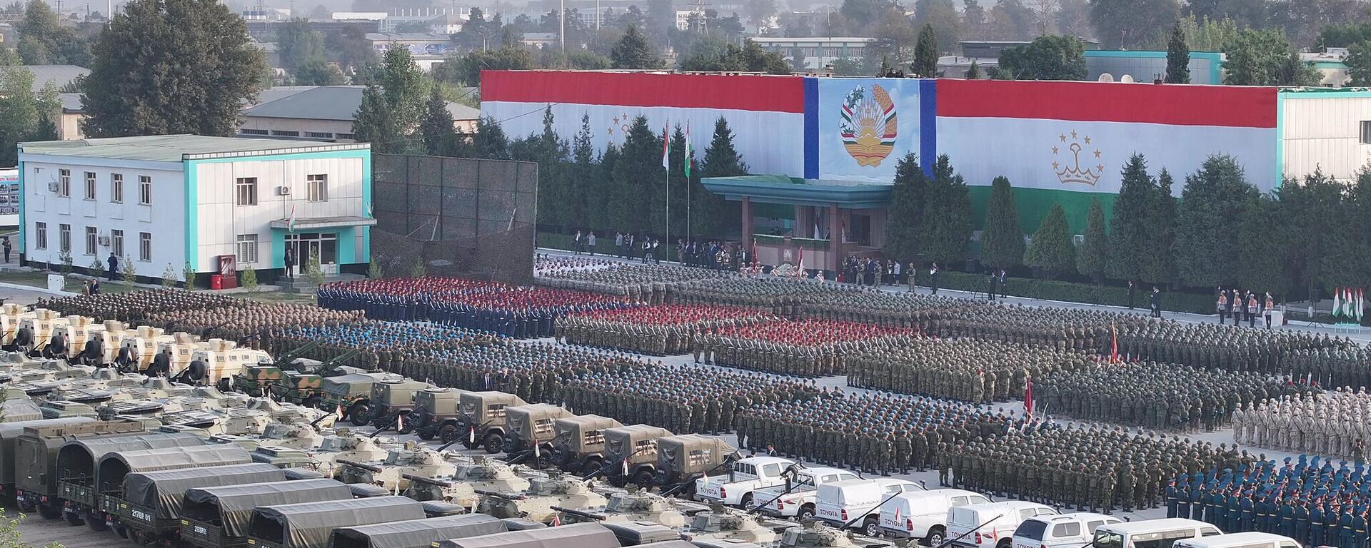 Военный парад в честь 30-летия создания Национальной гвардии Республики Таджикистан. - Sputnik Таджикистан, 1920, 05.09.2025