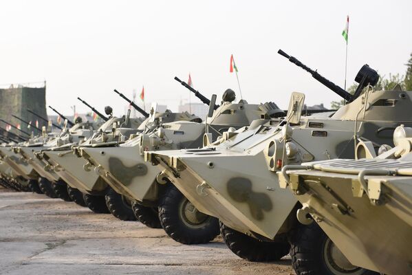 Военный парад в честь 30-летия создания Национальной гвардии. - Sputnik Таджикистан