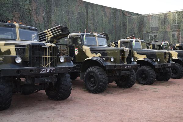 Было подчеркнуто, что Национальная гвардия является специализированным подразделением, обладающим современными возможностями и высокой степенью готовности, и играет важную роль в формировании системы обороны страны. - Sputnik Таджикистан