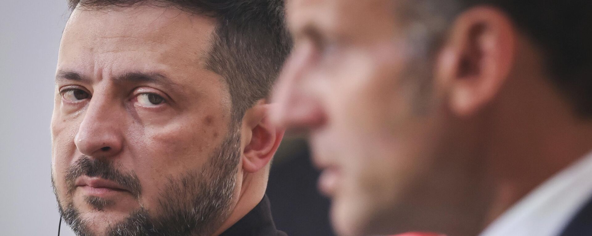 Президент Франции Эммануэль Макрон выступает после саммита по Украине в Елисейском дворце в Париже, Франция, в четверг, 4 сентября 2025 года. - Sputnik Таджикистан, 1920, 02.12.2025