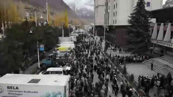 Дар шаҳри Хоруғи ВМКБ дар остонаи Рӯзи истиқлол ярмаркаи маҳсулоти ниёзи аввал баргузор шуд - Sputnik Тоҷикистон