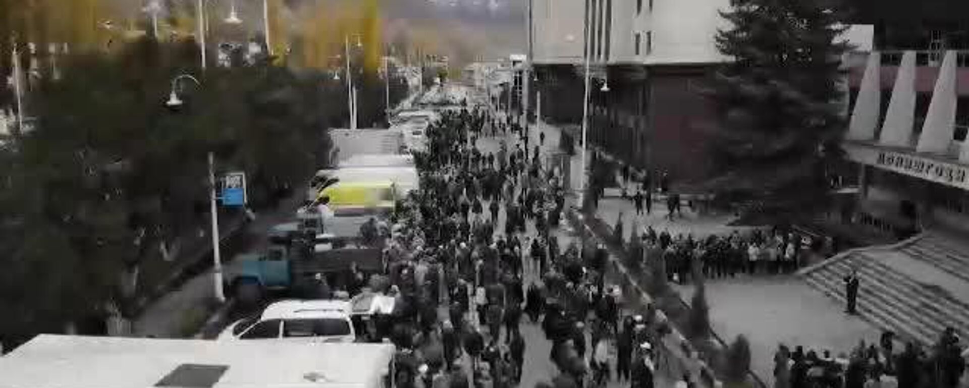 Дар шаҳри Хоруғи ВМКБ дар остонаи Рӯзи истиқлол ярмаркаи маҳсулоти ниёзи аввал баргузор шуд - Sputnik Тоҷикистон, 1920, 05.09.2025