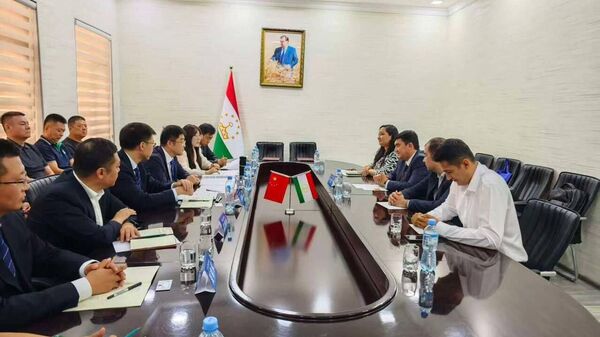 Палатаи савдо ва саноати Тоҷикистон ва иттиҳодияи саноати сохтмонии Чанчун як ёддошти тафоҳум имзо карданд - Sputnik Тоҷикистон