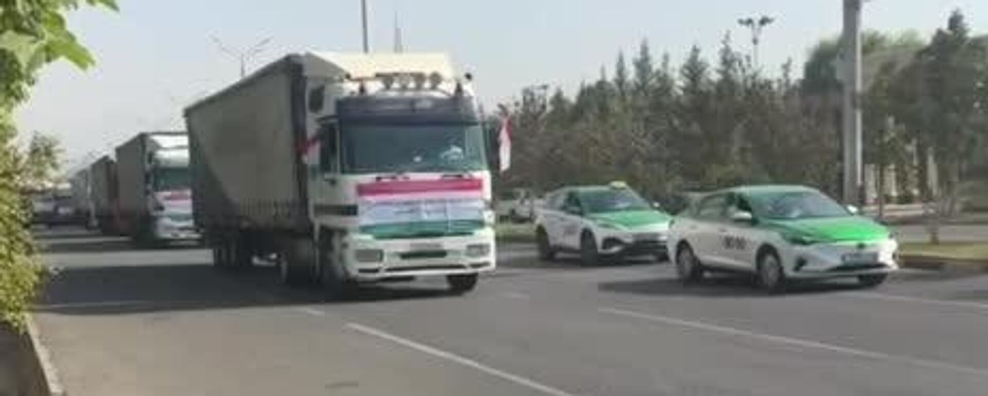 Тоҷикистон сад мошини ҳомили 3 ҳазор тон кумаки башардӯстонаро ба осебдидагони заминларза ба Афғонистон фиристод - Sputnik Тоҷикистон, 1920, 08.09.2025