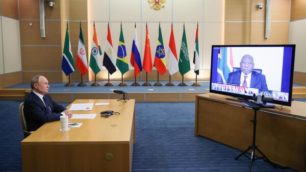 Президент Владимир Путин принял участие во внеочередной встрече БРИКС - Sputnik Таджикистан