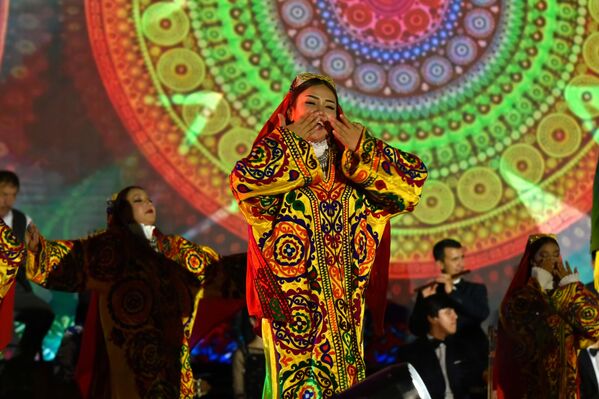 Мастера искусств, певцы и танцоры порадовали зрителей интересными выступлениями. - Sputnik Таджикистан