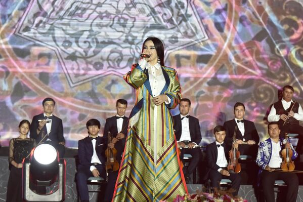 Лучшие певцы страны выступили на сцене в этот день. - Sputnik Таджикистан