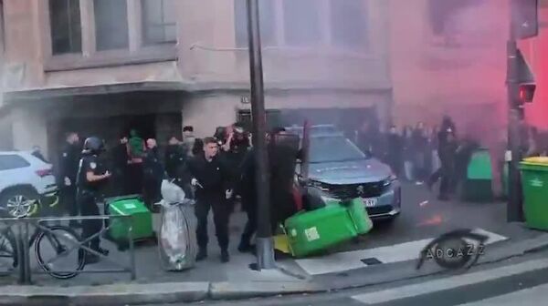 Во Франции начались массовые протесты против политики Макрона: около 200 человек уже арестованы - Sputnik Таджикистан