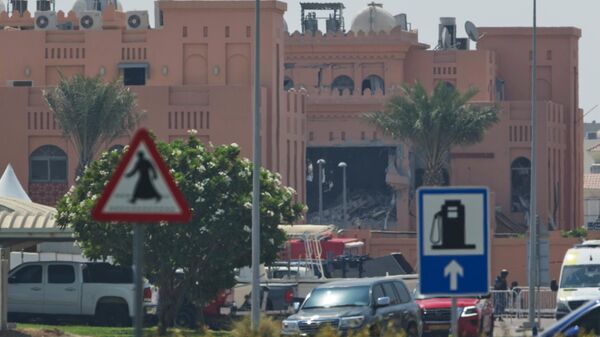 Последствия израильского удара по комплексу, где размещалось политическое руководство ХАМАС в Дохе, Катар, 10 сентября 2025 г. - Sputnik Таджикистан