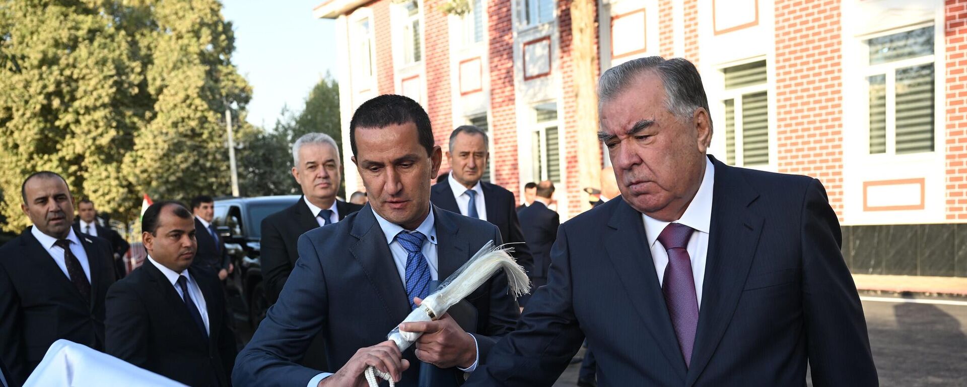 Эмомали Рахмон открыл образовательное учреждение Гимназия имени Джалола Икроми - Sputnik Тоҷикистон, 1920, 11.09.2025