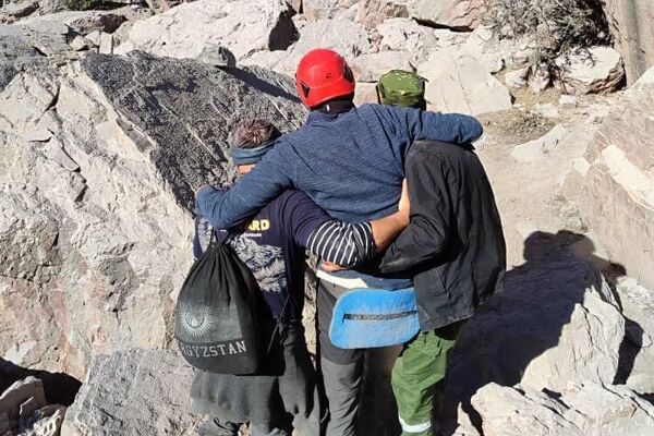 В Таджикистане спасли туриста из России, сломавшего ногу в горах - Sputnik Тоҷикистон