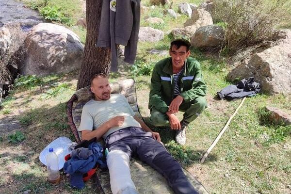 В Таджикистане спасли туриста из России, сломавшего ногу в горах - Sputnik Тоҷикистон