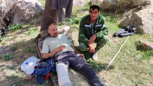 В Таджикистане спасли туриста из России, сломавшего ногу в горах - Sputnik Тоҷикистон