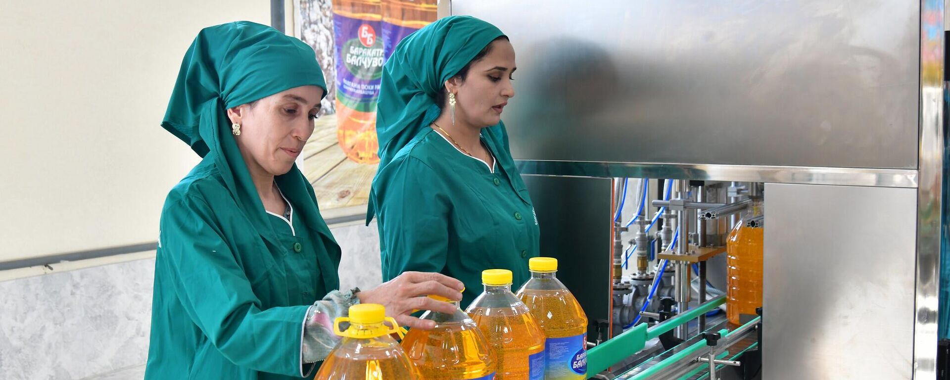Производство хлопкового и подсолнечного масла в Бальджуванском районе.  - Sputnik Тоҷикистон, 1920, 23.01.2026