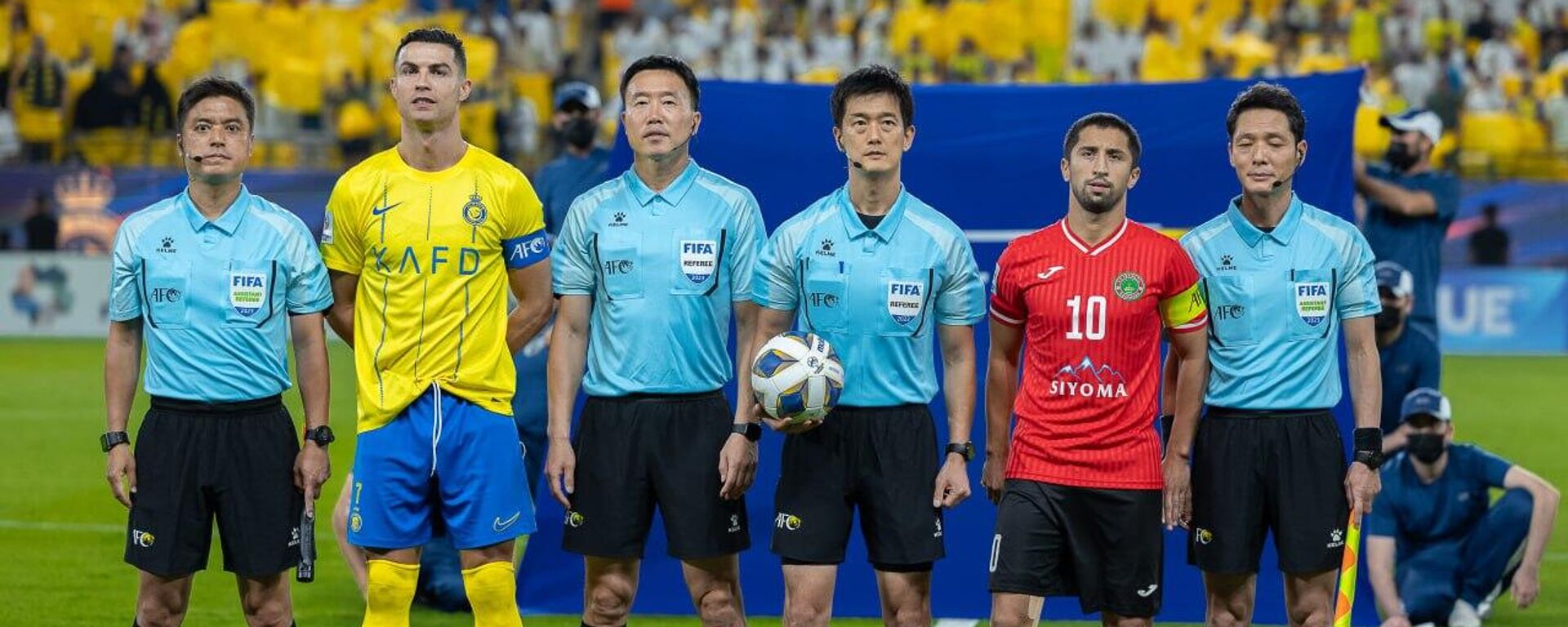 Корейская бригада арбитров матча Аль-Наср - Истиклол - Sputnik Таджикистан, 1920, 13.09.2025