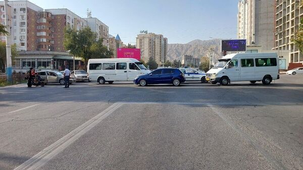 Яке аз роҳҳои марказии шаҳри Хуҷанд дар робита ба бозӣ барои Ҷоми Тоҷикистон-2025 баста шуд, хабар медиҳад хабарнигори @Sputnik_Tajikistan - Sputnik Тоҷикистон