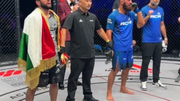 Беҳруз Зуҳуров бо қарори доварон ғалабаро бар намояндаи Русия Мурад Магомедов (14-2) дар ACA192 ба даст овард - Sputnik Тоҷикистон