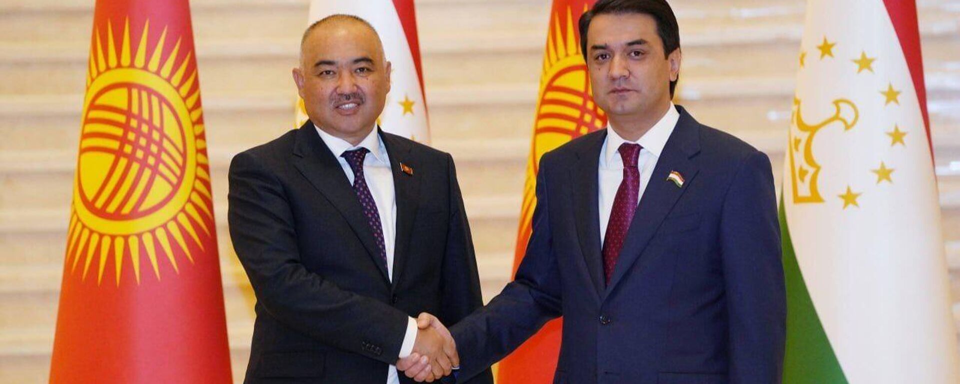 Рустами Эмомалӣ бо Нурланбек Тургунбек уулу таҳкими ҳамкориҳоро баррасӣ намуд - Sputnik Тоҷикистон, 1920, 15.09.2025