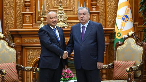 Встреча Эмомали Рахмона с председателем Жогорку Кенеша Кыргызской Республики Нурланбеком Тургунбек уулу. - Sputnik Таджикистан