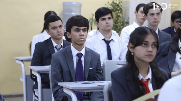 Лицей №1 для одаренных детей им. Н. Сафарова в Душанбе - Sputnik Таджикистан