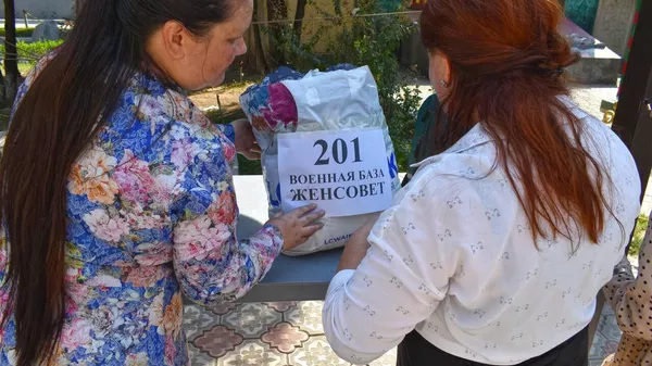 Ҷамоати масеҳиён ва низомиёни пойгоҳи 201-ум барои камбизоатон дар Тоҷикистон кумакҳои башардӯстона ҷамъоварӣ кардаанд - Sputnik Тоҷикистон