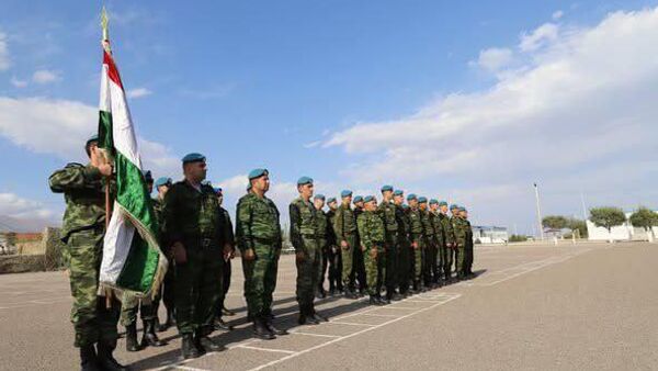 Таджикских военных встретили в Кыргызстане на полигоне Эдельвейс для участия в учениях Рубеж-2025, сообщает Минобороны КР - Sputnik Таджикистан