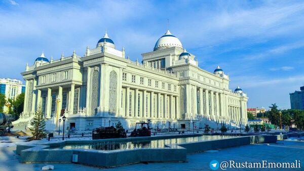 Рустами Эмомалӣ иҷлосияи навбатии Маҷлиси миллии Тоҷикистонро даъват кард - Sputnik Тоҷикистон