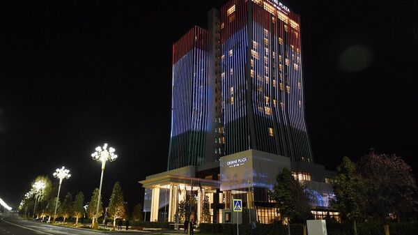 Раҳмон дар Душанбе меҳмонхонаи панҷситорадори Crowne Plaza Dushanbe-ро ба истифода дод - Sputnik Тоҷикистон