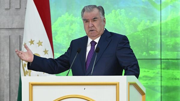 Встреча Эмомали Рахмона с сотрудниками Комитета охраны окружающей среды при Правительстве Республики Таджикистан.  - Sputnik Тоҷикистон