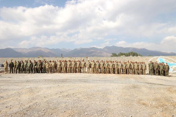 Сценарий учений предусматривает подготовку и ведение боевых действий КСБР ЦАР по уничтожению незаконных вооруженных формирований, вторгшихся на территорию государства-члена ОДКБ. - Sputnik Таджикистан
