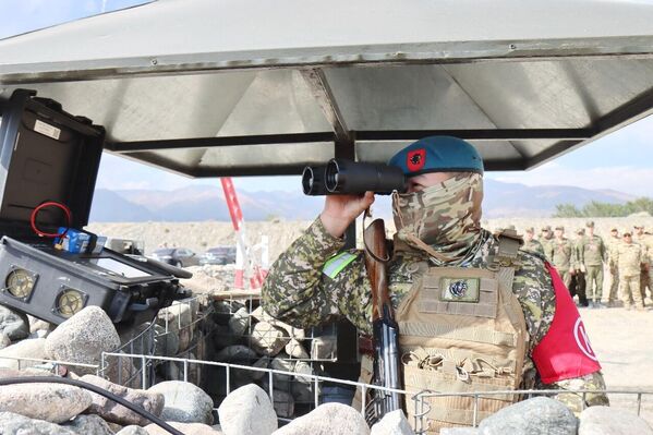 Под общим руководством Объединенного штаба ОДКБ проведены инструкторско-методические занятия с Командованием КСБР ЦАР по вопросам организации управления, формирования и слаживания. - Sputnik Таджикистан