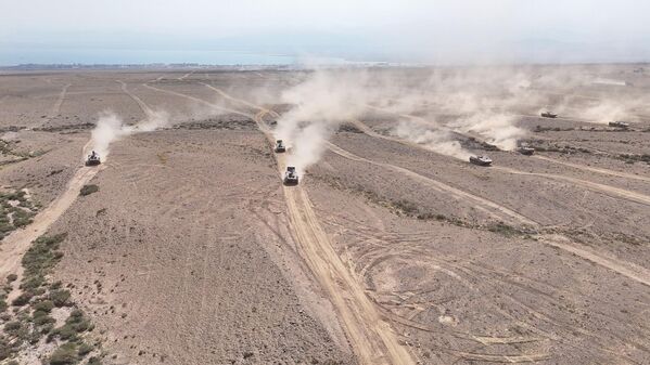 В состав КСБР ЦАР, сформированных в 2001 году, входят части и подразделения постоянной готовности, оснащенные современными системами вооружения и военной техники. - Sputnik Таджикистан