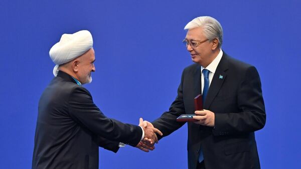 Муфтий Таджикистана удостоен Почётной медали на съезде в Астане. - Sputnik Таджикистан