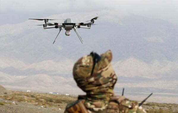 Беспилотный летательный аппарат во время активной фазы командно-штабных учений &quot;Рубеж-2025&quot; на полигоне Эдельвейс в Кыргызстане. - Sputnik Таджикистан