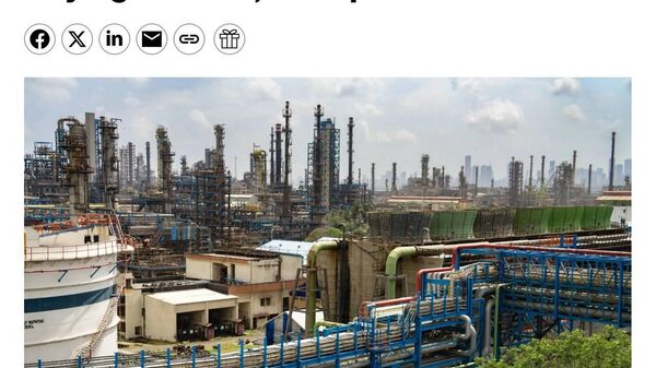 Индия продолжает активно закупать российскую нефть, пишет Bloomberg - Sputnik Таджикистан