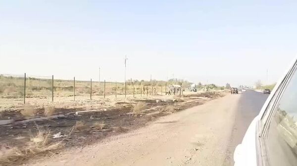 Дар марзи Тоҷикистону Қирғизистон насби сутуну симхорҳо идома дорад - Sputnik Тоҷикистон