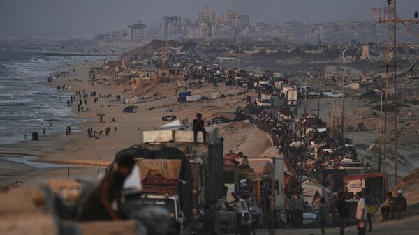 Палестинские беженцы покидают Газу. Архивное фото - Sputnik Таджикистан