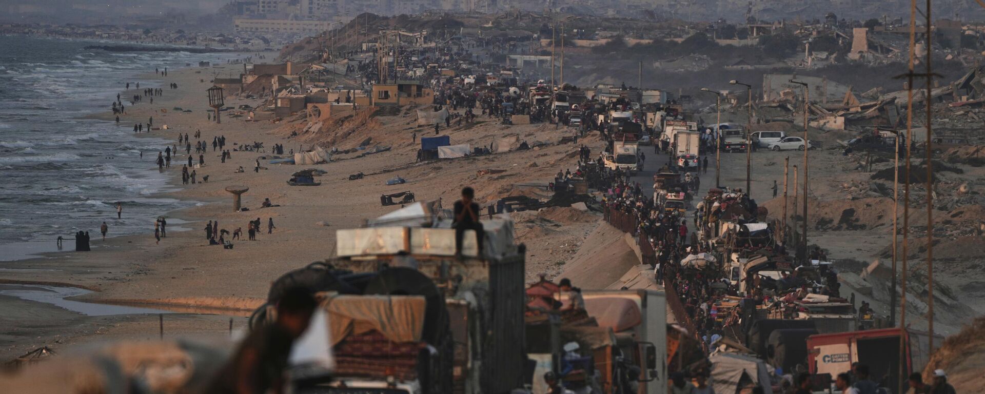 Палестинские беженцы покидают Газу. Архивное фото - Sputnik Таджикистан, 1920, 20.09.2025