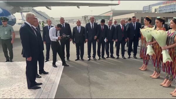 Главу МВД РФ с почетом встретили в аэропорту Душанбе - Sputnik Таджикистан