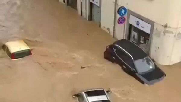 Италия уходит под воду: север страны затопило из-за мощных ливней - Sputnik Таджикистан