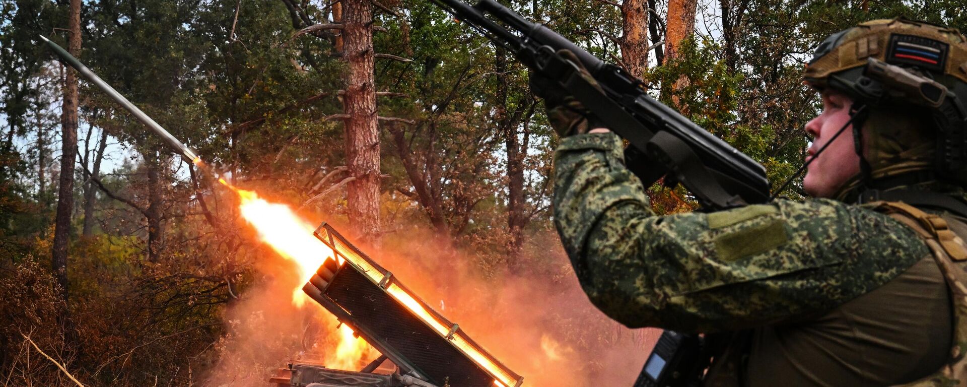 Боевая работа РСЗО Град 25-й армии группировки войск Запад. Архивное фото - Sputnik Тоҷикистон, 1920, 25.09.2025