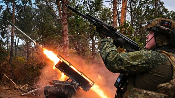 Боевая работа РСЗО Град 25-й армии группировки войск Запад. Архивное фото - Sputnik Тоҷикистон