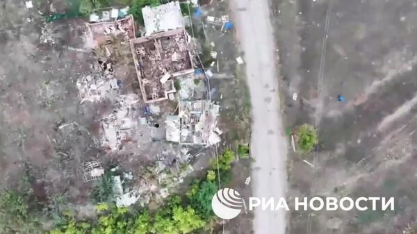 Нерӯҳои Русия минтақаи аҳолинишини Переездное дар наздикии Северскро озод карданд, хабар медиҳад Вазорати дифои Русия - Sputnik Тоҷикистон