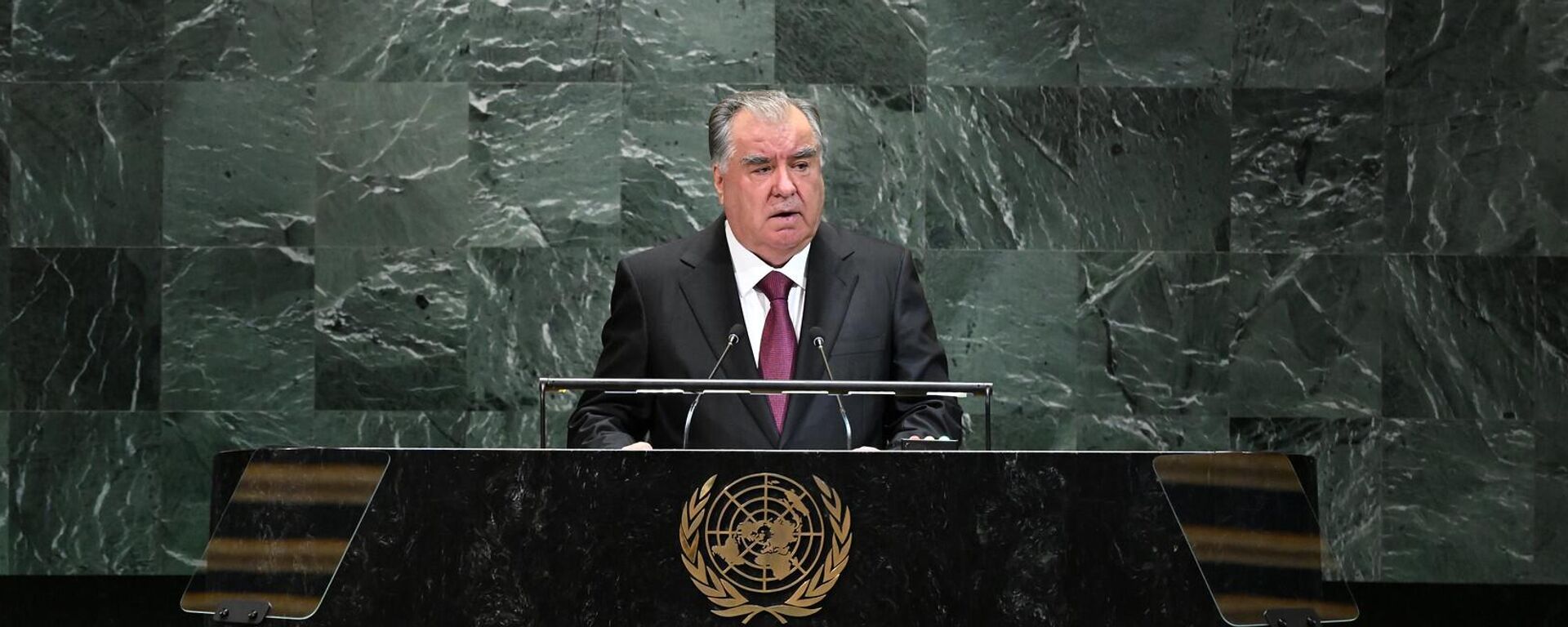 Президент Республики Таджикистан Эмомали Рахмон выступил с речью на 80-й сессии Генеральной Ассамблеи ООН  - Sputnik Тоҷикистон, 1920, 24.09.2025