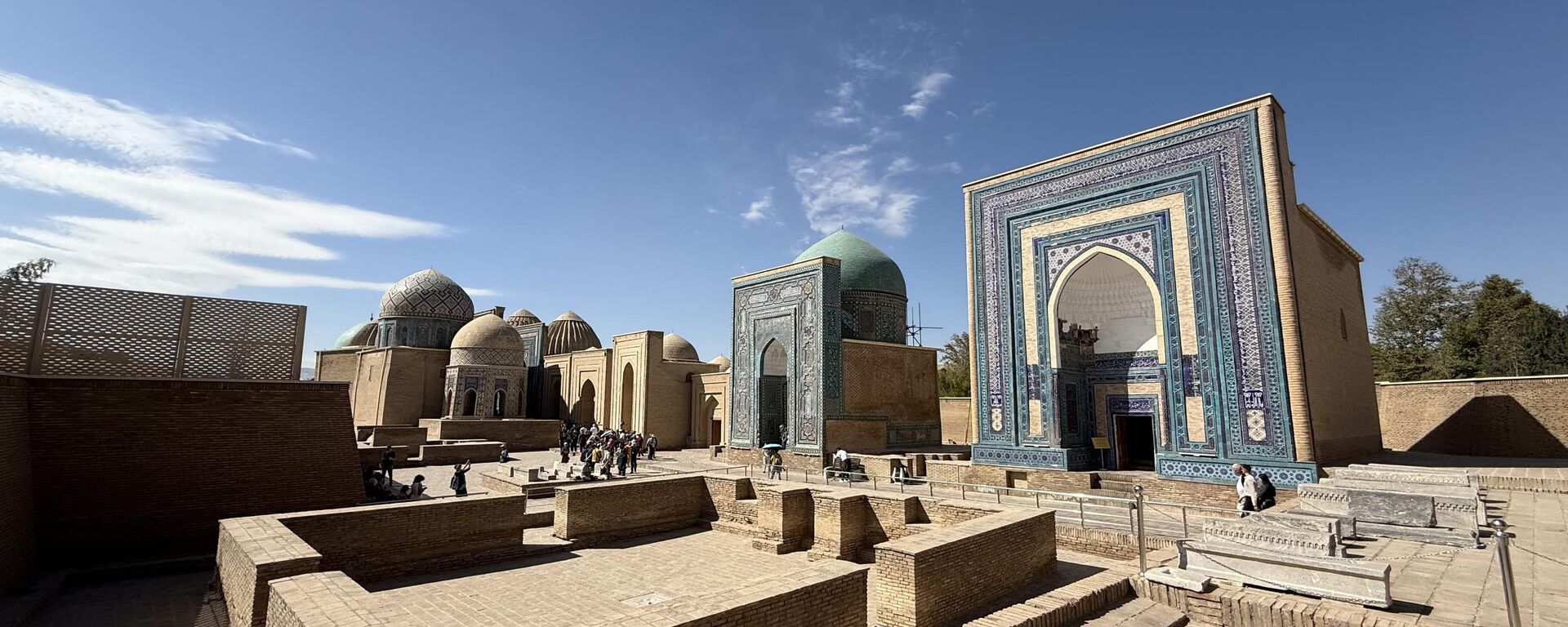 Комплекс Шахи-Зинда в Самарканде  - Sputnik Таджикистан, 1920, 29.09.2025