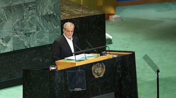 Пизишкиён дар СММ: Эрон ҳаргиз ба дунболи сохти бомби ҳастаӣ нест - Sputnik Тоҷикистон