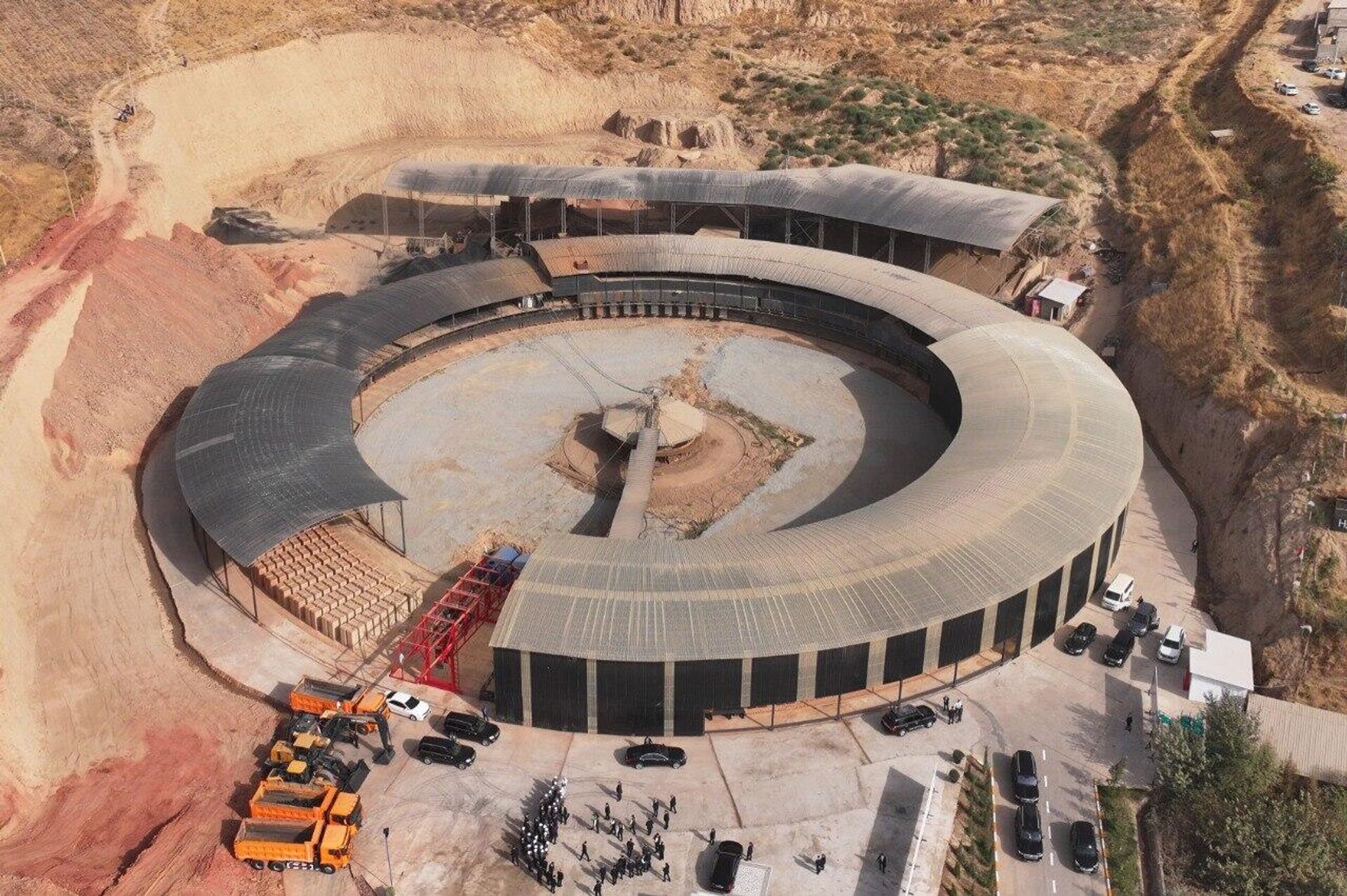 Кирпичный завод общества с ограниченной ответственностью Талант в городе Вахдат. - Sputnik Тоҷикистон, 1920, 26.09.2025