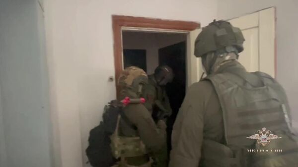 Як сокини Қрим, ки ба қаллобони телефонӣ кумак мекард, боздошт шудааст - Sputnik Тоҷикистон