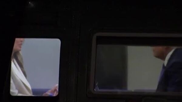 Чета Трампов взяла пример с Макронов и тоже повздорила на публике - Sputnik Таджикистан